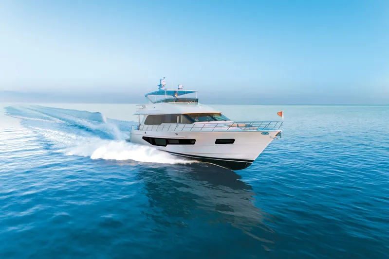 Clb72 Yacht Photos Pics CLB72 running