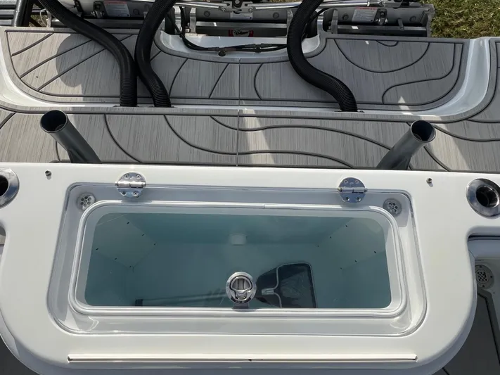  Yacht Photos Pics 2019 Yellowfin 36 Offshore boat deck with livewell and storage compartments.