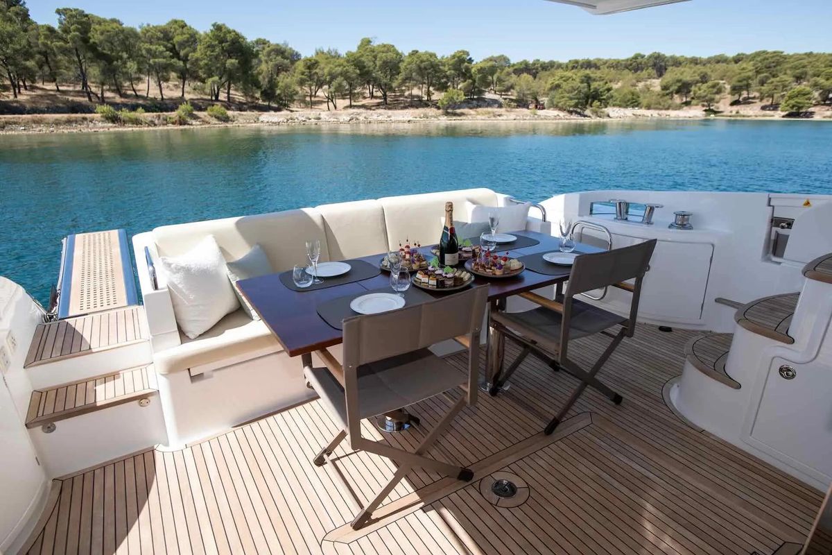 2015 Azimut 59 