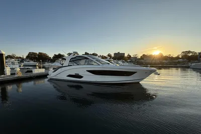 Sea Ray Sundancer 370 Outboard