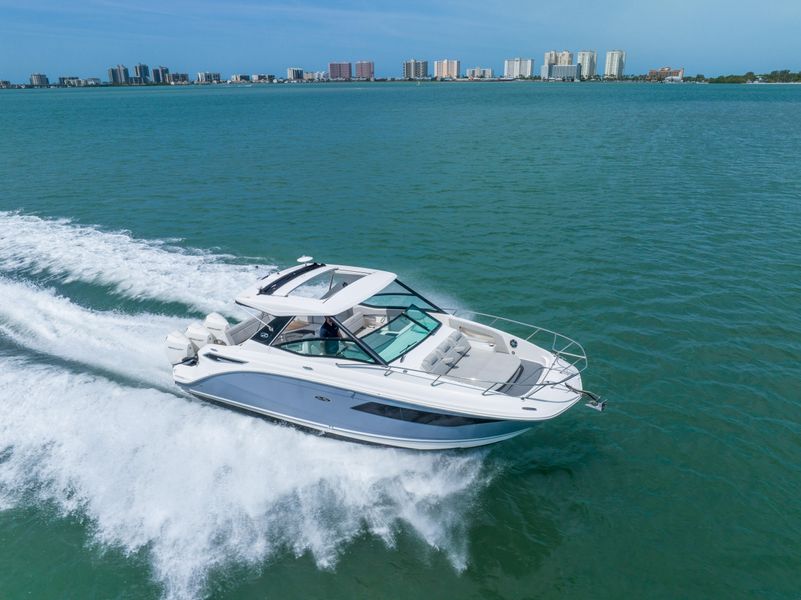 2021 Sea Ray Sundancer 320 OB