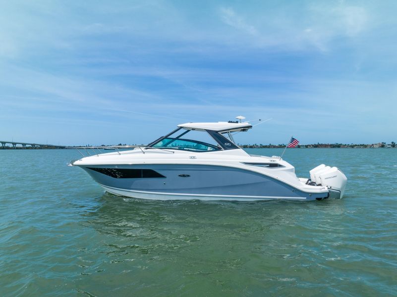 2021 Sea Ray Sundancer 320 OB