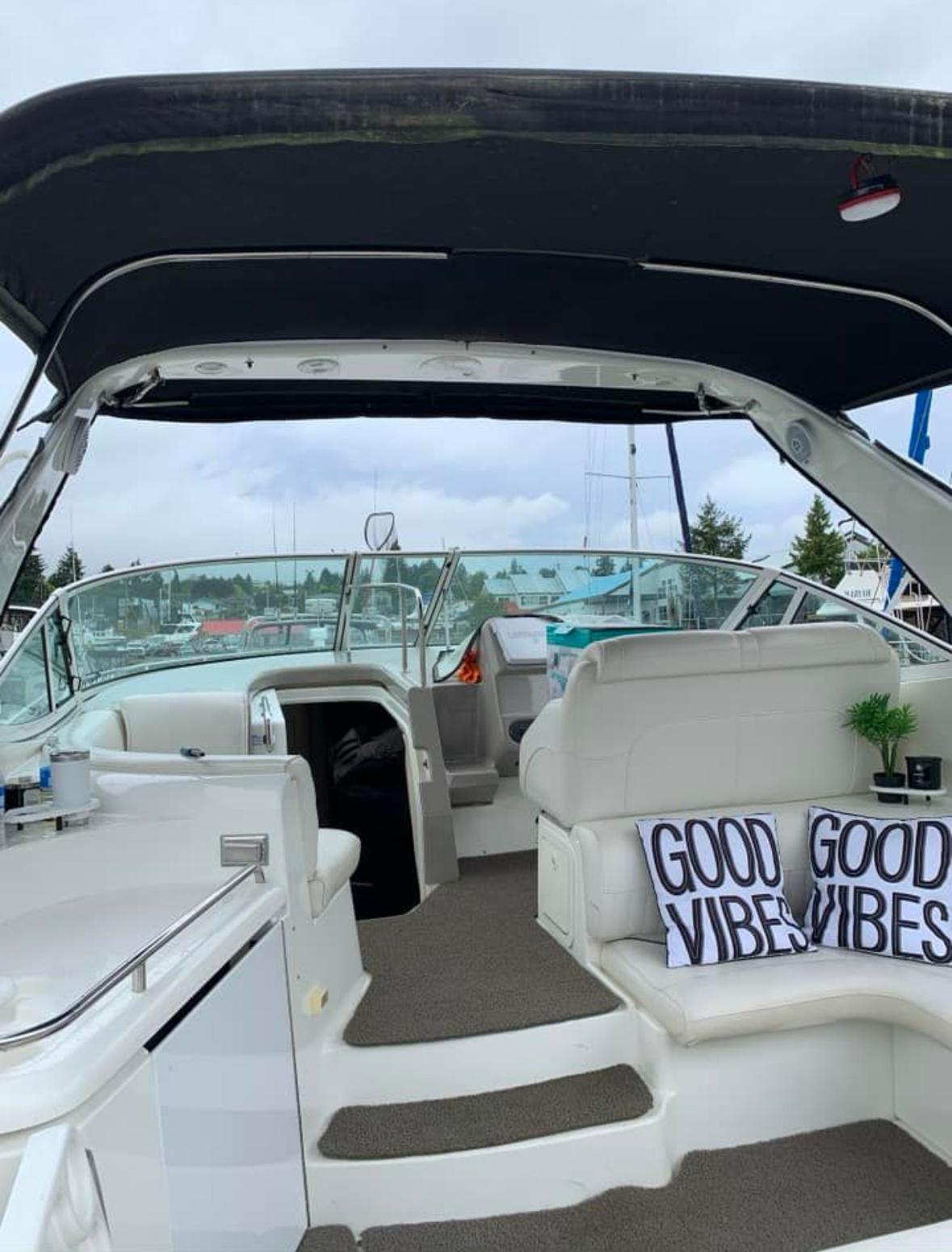 2001-cruisers-yachts-4270-