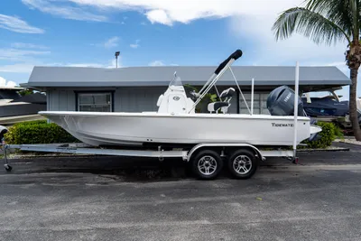 Tidewater 2110 Bay Max