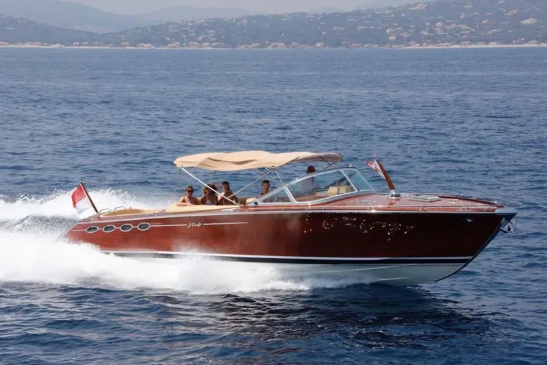 Visionnaire Yacht Photos Pics 2010 J Craft Torpedo 42 luxury boat cruising on open water.