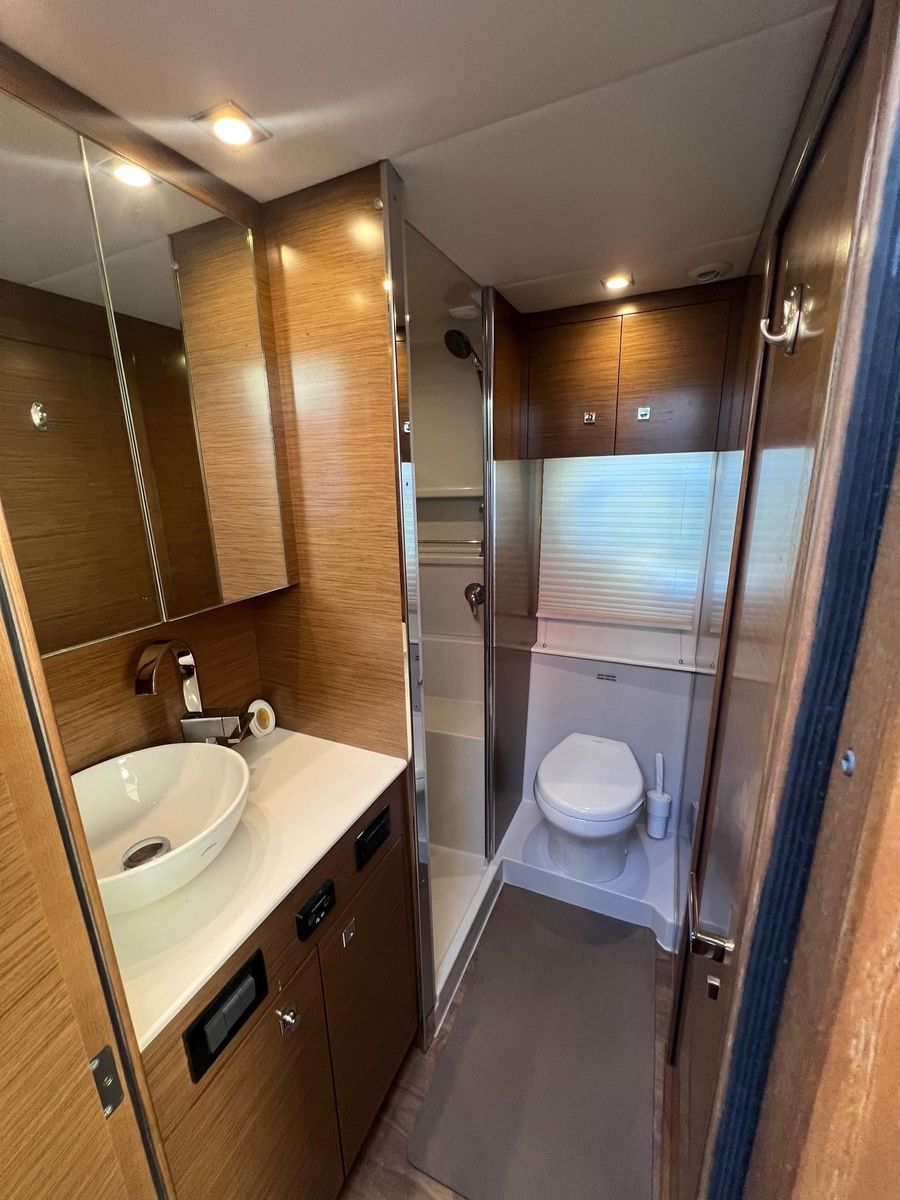 2018 Cruisers Yachts 42 