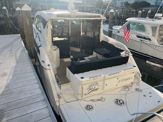 2018 Cruisers Yachts 42 