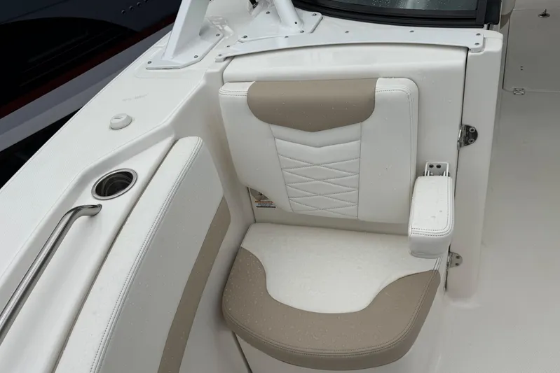 Yacht Photos Pics 2024 Robalo R317 Dual Console boat seat with beige and white upholstery.