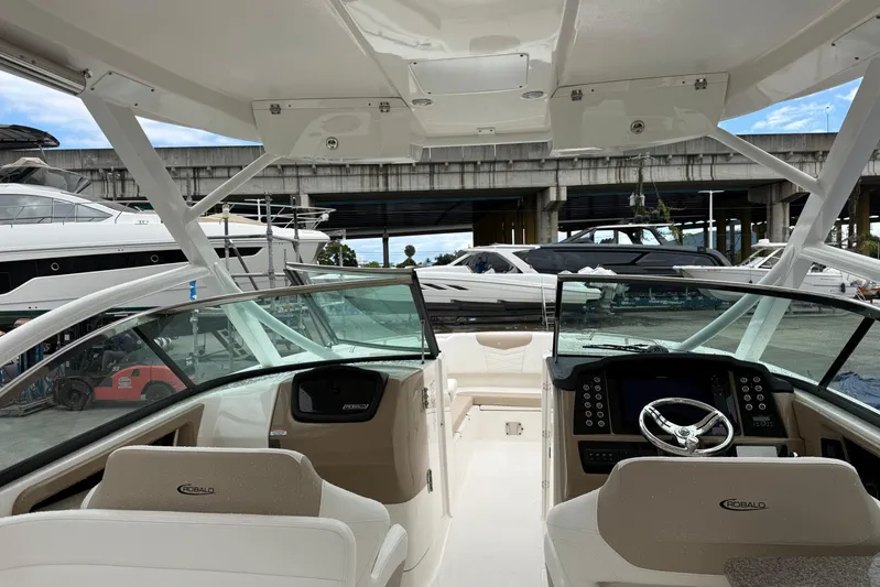  Yacht Photos Pics 2024 Robalo R317 Dual Console boat interior with modern dashboard and seating.