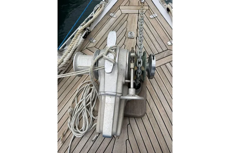 Giksea Yacht Photos Pics Anchor winch on Franchini Atlantide 42 yacht, 1989 model, with wooden deck and ropes.