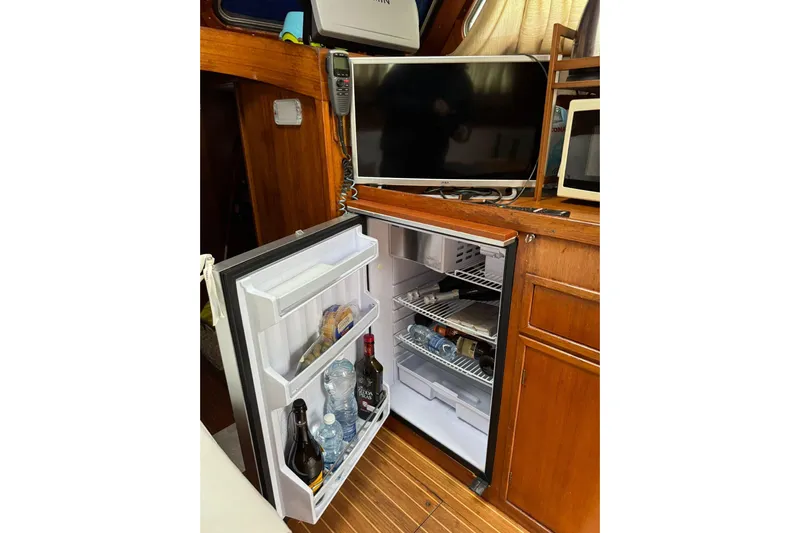Giksea Yacht Photos Pics Franchini Atlantide 42 yacht interior with open fridge and TV, 1989 model.