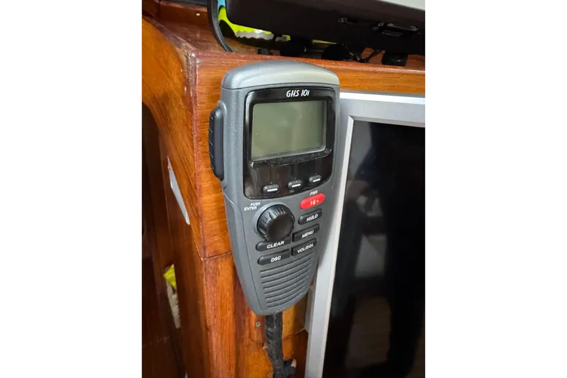 Giksea Yacht Photos Pics VHF marine radio GHS 101 mounted on Franchini Atlantide 42 yacht, 1989 model.