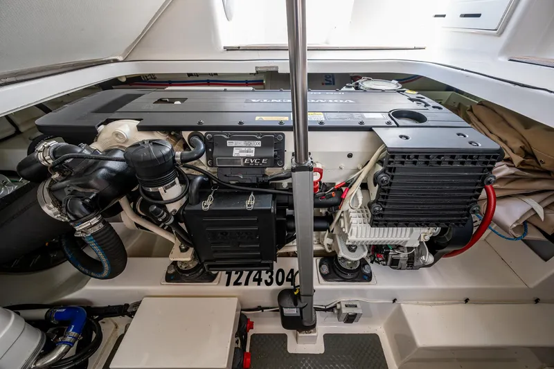 Duet Yacht Photos Pics 