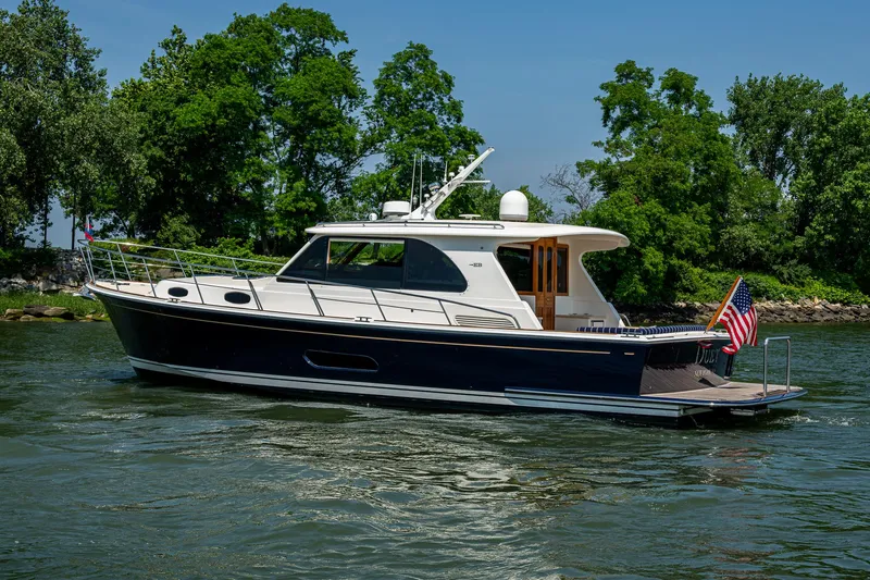 Duet Yacht Photos Pics 