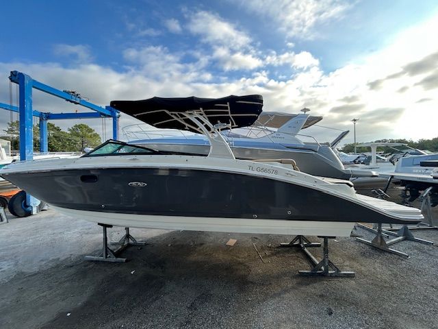 2023 Sea Ray SDX 270
