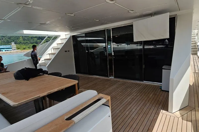  Yacht Photos Pics Luxury yacht Azimut Grande 32 Metri 2022, featuring spacious deck and modern design.