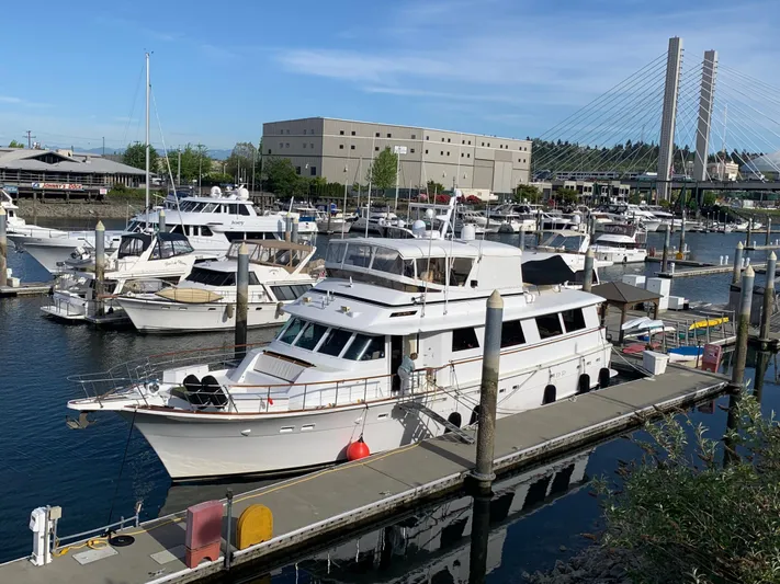 Ave Marina Yacht Photos Pics 