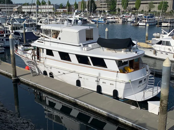 Ave Marina Yacht Photos Pics 