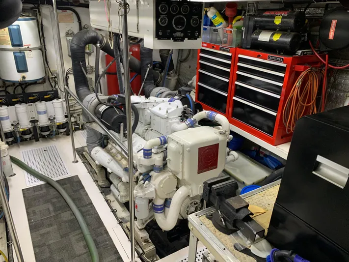 Ave Marina Yacht Photos Pics 