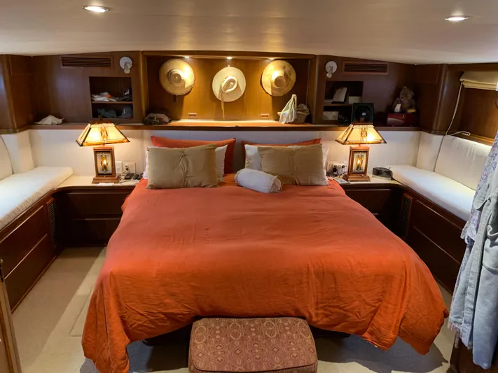 Ave Marina Yacht Photos Pics 