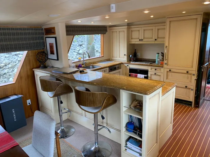 Ave Marina Yacht Photos Pics 