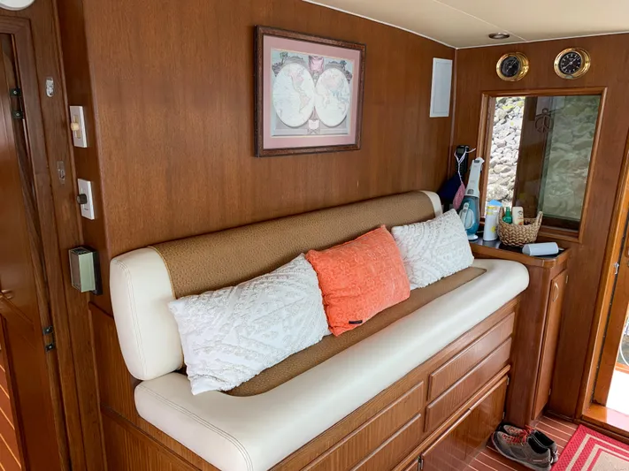 Ave Marina Yacht Photos Pics 