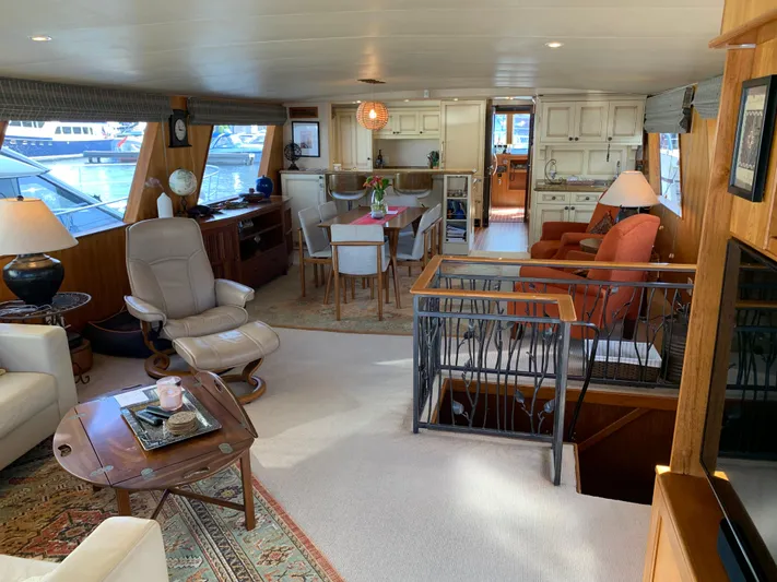 Ave Marina Yacht Photos Pics 