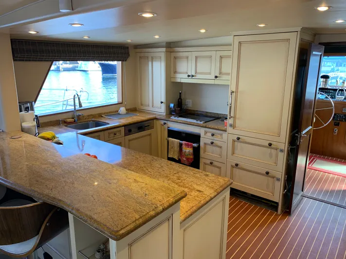 Ave Marina Yacht Photos Pics 