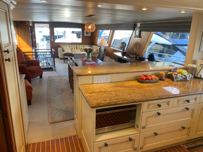 Ave Marina Yacht Photos Pics 