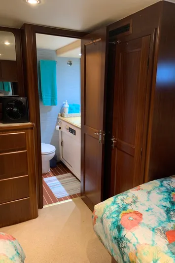 Ave Marina Yacht Photos Pics 