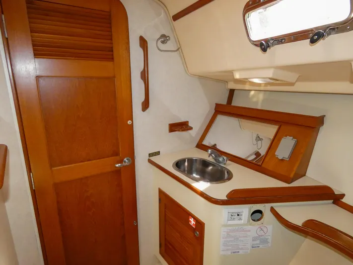 Patriot Yacht Photos Pics 