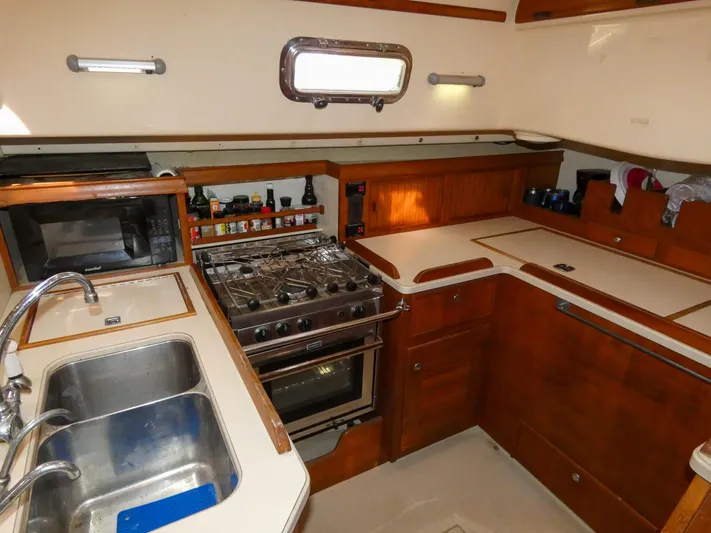 Patriot Yacht Photos Pics 