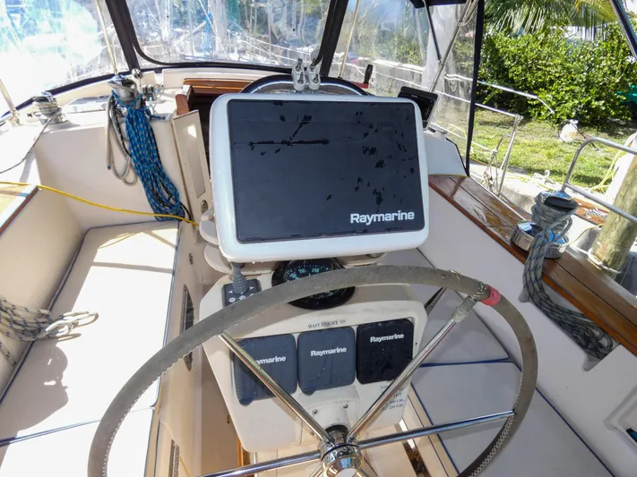 Patriot Yacht Photos Pics 