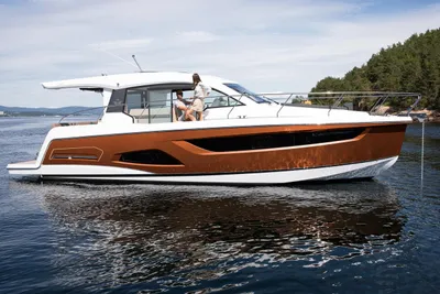 2025 Sealine C390