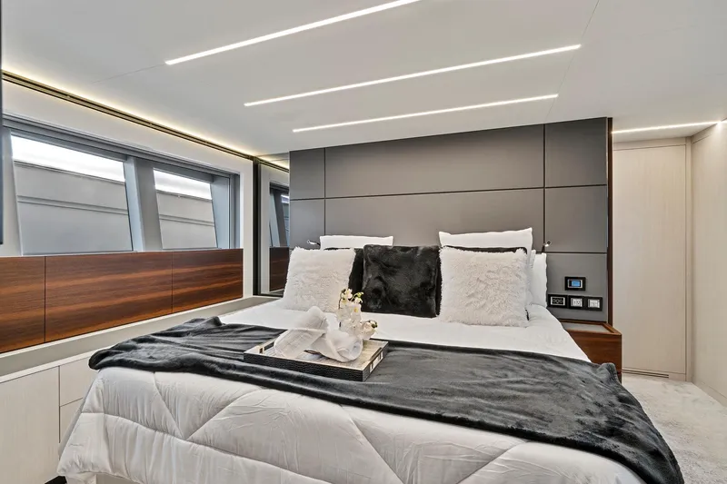 Smile Yacht Photos Pics 