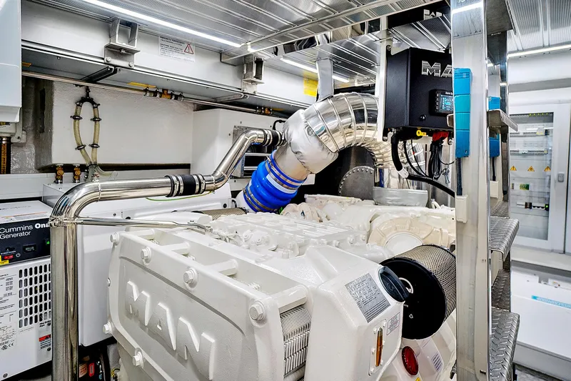 Smile Yacht Photos Pics 