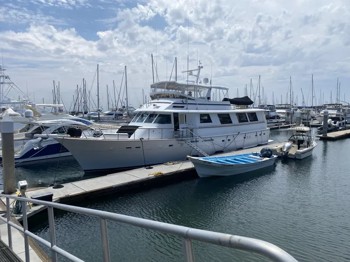 Ave Marina Yacht Photos Pics 