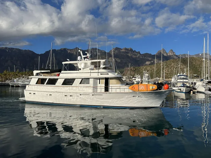 Ave Marina Yacht Photos Pics 