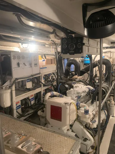 Ave Marina Yacht Photos Pics 