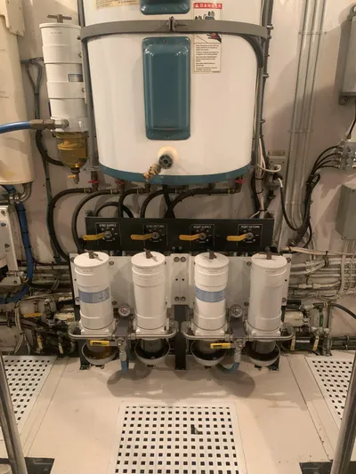 Ave Marina Yacht Photos Pics 