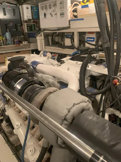 Ave Marina Yacht Photos Pics 