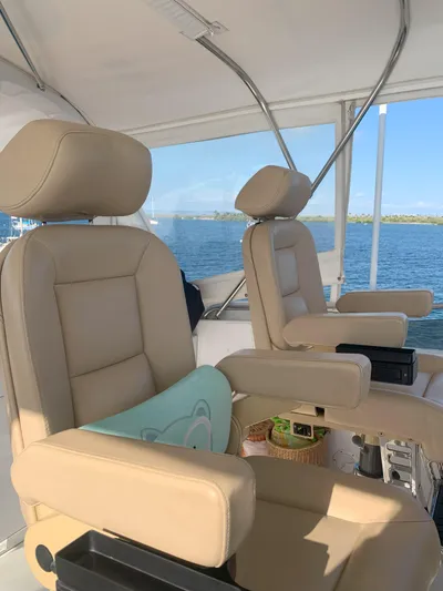 Ave Marina Yacht Photos Pics 