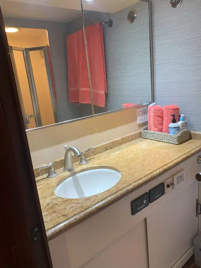 Ave Marina Yacht Photos Pics 