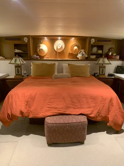 Ave Marina Yacht Photos Pics 