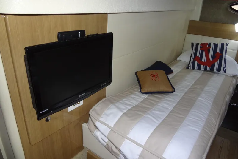 Dream Catcher Yacht Photos Pics 2010 Formula 45 Yacht cabin with bed, TV, and nautical-themed pillows.