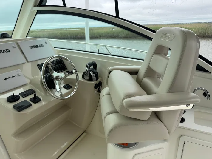  Yacht Photos Pics 2019 Boston Whaler 315 Conquest helm with steering wheel and controls.