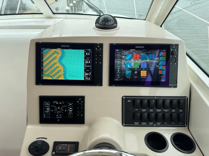  Yacht Photos Pics 2019 Boston Whaler 315 Conquest dashboard with navigation screens and controls.