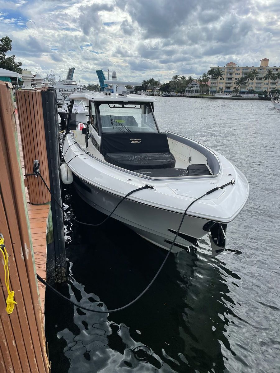2021 Boston Whaler 42 