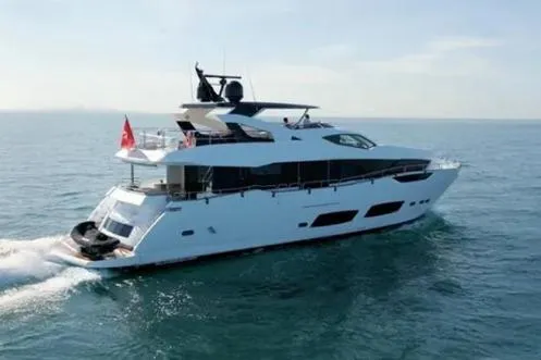  Yacht Photos Pics 2018 Sunseeker 95 Yacht cruising on open water under clear skies.