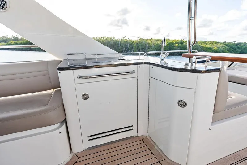  Yacht Photos Pics Luxurious 2015 Sea Ray 510 Fly yacht interior with sleek cabinetry and seating.